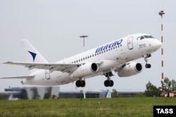 Авиалайнер Sukhoi Superjet 100