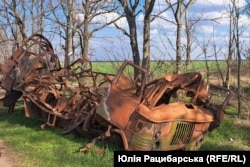 Возле села до сих пор сгоревшая российская техника