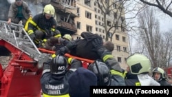  Спасатели обнаружили тело одного погибшего, еще троих человек госпитализировали, девяти помощь оказали на месте