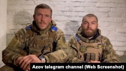 Командир полка «Азов» Денис Прокопенко и командир 36-й бригады морской пехоты ВСУ Сергей Волынский в бункере завода «Азовсталь» в Мариуполе