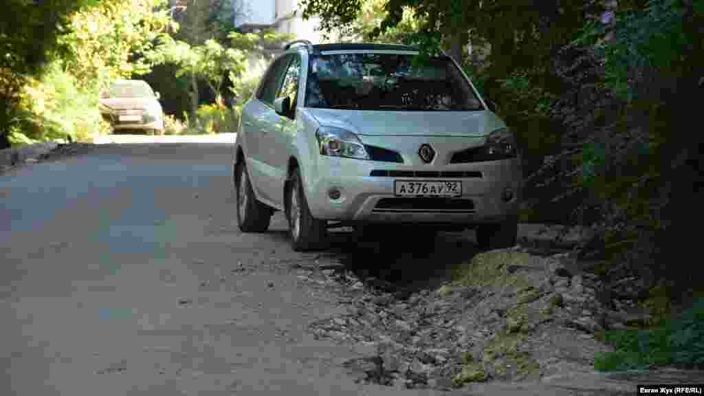 Так теперь приходится парковать автомобили