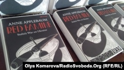 Книга журналистки и писательницы Энн Эпплбаум «Красный голод: война Cталина с Украиной»