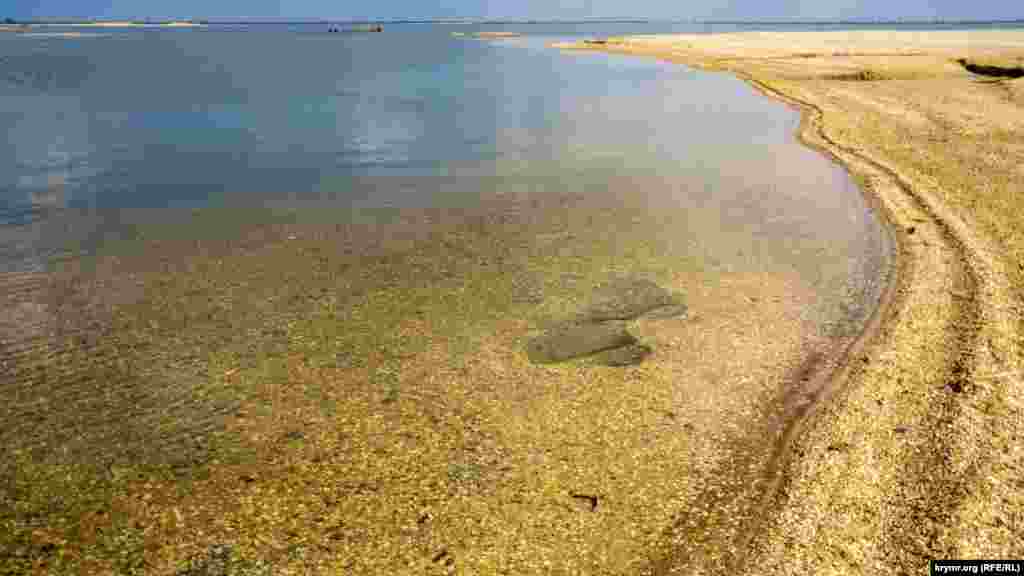 Сама вода в озере довольно прозрачная