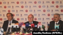 UEFA prezidenti Michel Platini, FİFA prezidenti Sepp Blatter və AFFA prezidenti Rövnəq Abdullayev