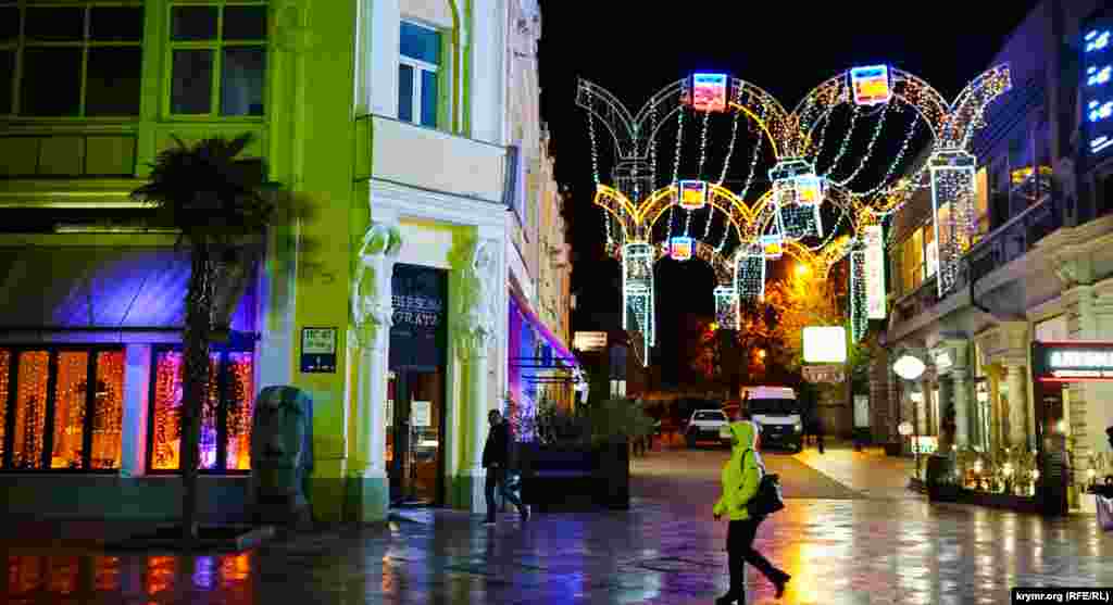 Нынешние новогодние предложения стартуют с 300 рублей&nbsp;(140 грн) в сутки в частном секторе и до 800-1500 рублей (320-600 грн) за номер с удобствами в небольших гостевых домах