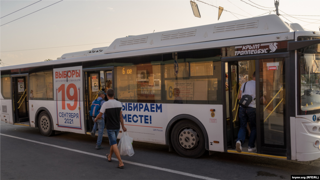 Агитация&nbsp;на электробусе №6, который делает остановку на площади имени Амет-Хана Султана