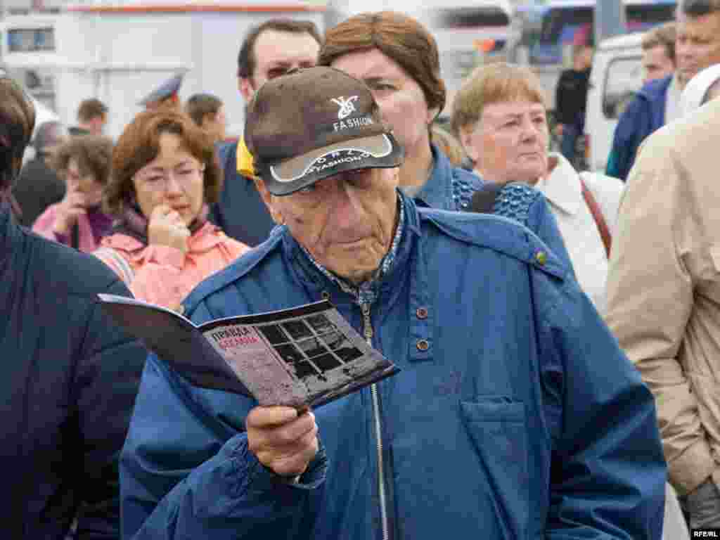 Russia - Meeting to a memory of Beslan , Moscow, Bolotnaya square - 01sep2007