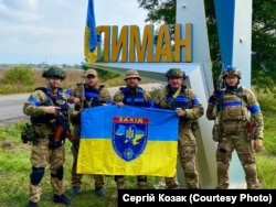 Бойцы батальона Национальной полиции Украины «Запад» после освобождения города Лимана от российской армии. Лиман, Донецкая область, 2 октября 2022 года