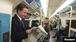 David Cameron metroda gedir