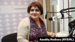 Xədicə İsmayıl AzadlıqRadiosunun "İşdən sonra" proqramını aparır, 2014