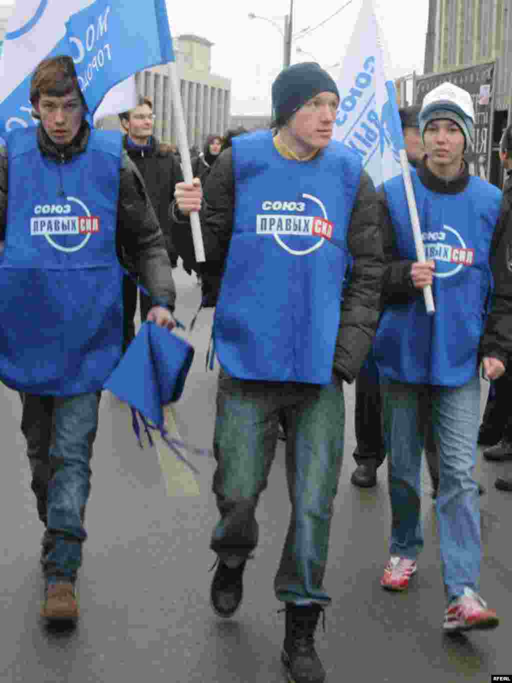 Марш несогласных, Москва. Колонна СПС подходит к месту проведения митинга.