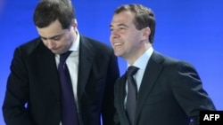 Dmitry Medvedev və Vladislav Surkov