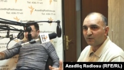 Elnur Astanbəyli (solda) və Azər Qaraçənli, Azadlıq Radiosunun Bakı bürosu, 13 yanvar 2011