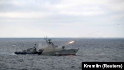 Корвет российских ВМС "Муромец" на военных учениях в Черном море у берегов Крыма. 9 января 2020