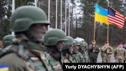 Украинские и американские военные на полигоне на Львовщине, 20 апреля 2015 года